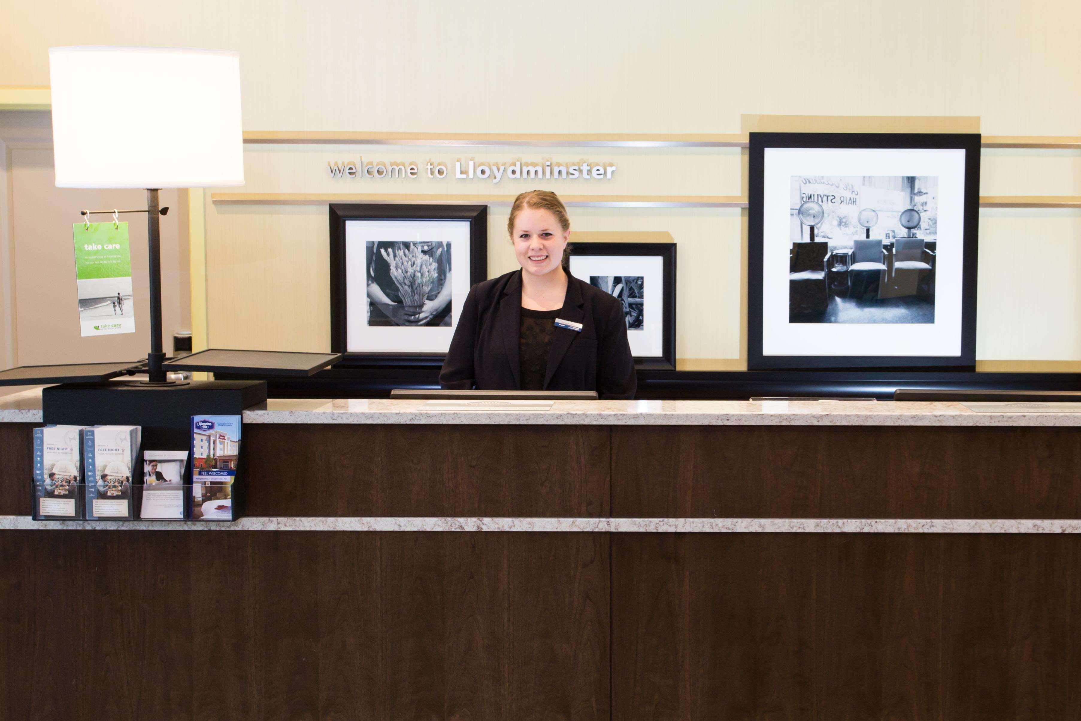 Hampton Inn By Hilton Lloydminster Exterior foto