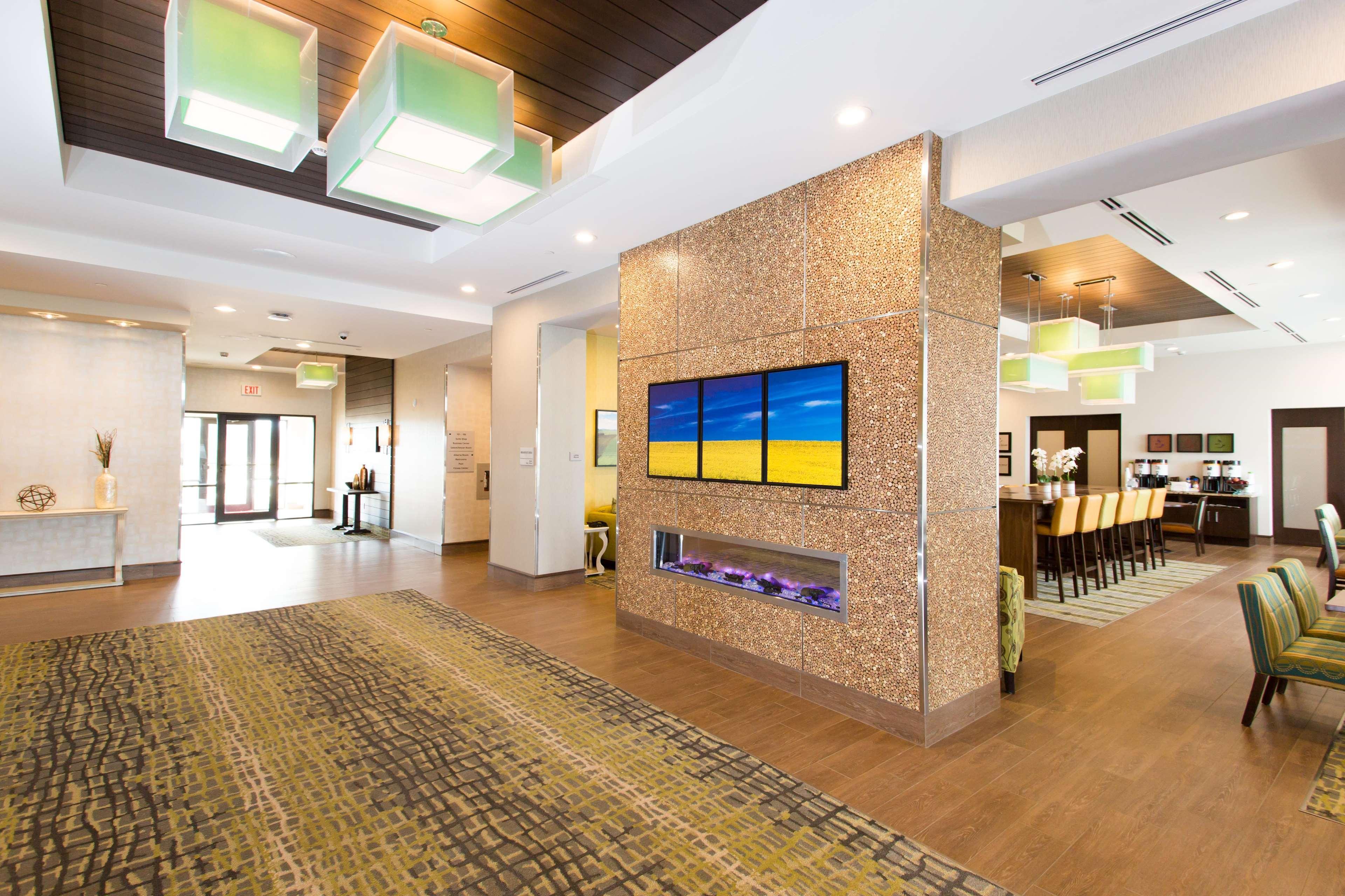 Hampton Inn By Hilton Lloydminster Exterior foto
