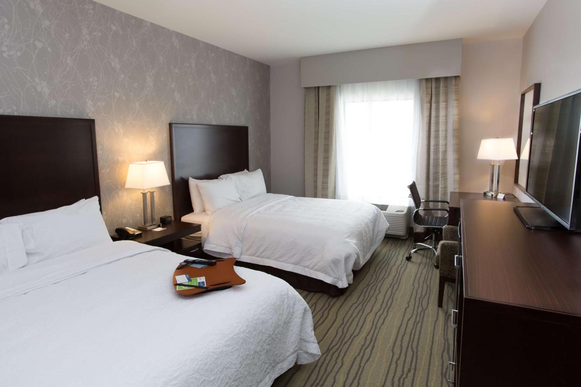 Hampton Inn By Hilton Lloydminster Exterior foto