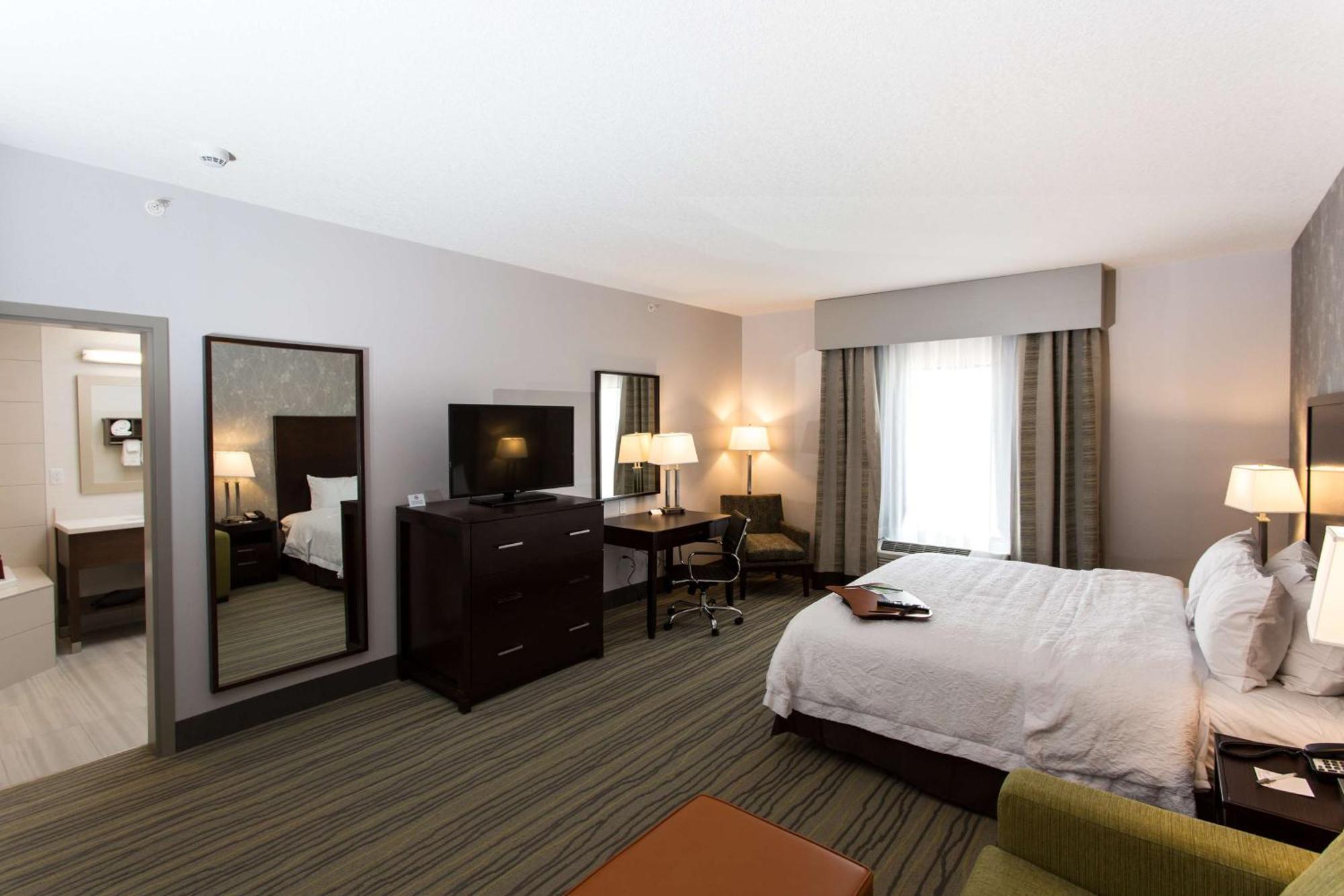 Hampton Inn By Hilton Lloydminster Exterior foto